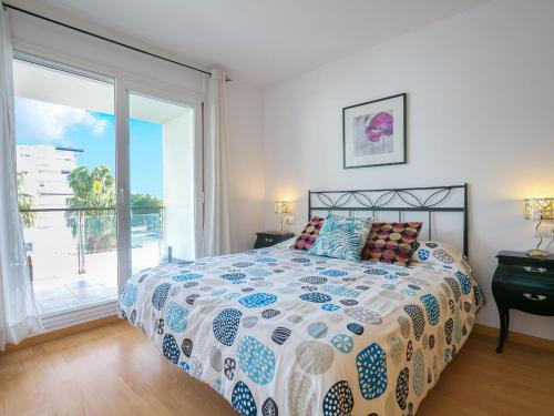 Bel appart. familial à Roses: 1,2 km plage, piscine, parking, proche commerces & supermarchés