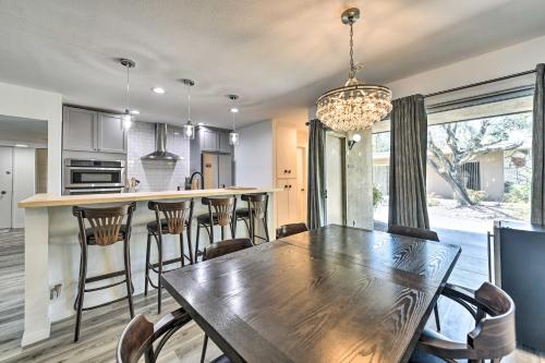 Kuchyň nebo kuchyňský kout v ubytování Pool Access Pet-Friendly Bermuda Dunes Condo