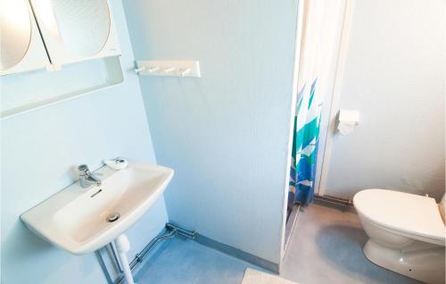 a bathroom with a sink and a toilet at Amazing Home In Gotlands Tofta With 2 Bedrooms And Wifi in Tofta