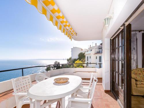 Apartamento en Puig Rom con piscina y aparcamiento, cerca de Roses - ES-228-106