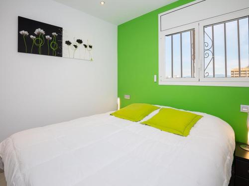 Appartement Design en Front de Mer à Roses, Terrasse Panoramique, 2 Chambres, Clim et Parking
