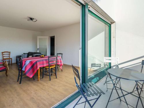 Zdjęcie z galerii obiektu Grand appartement 2 chambres avec terrasse à Saint-Jean-de-Luz - FR-1-4-667 w mieście Saint-Jean-de-Luz