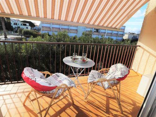 Grand studio climatisé pour 4 personnes avec parking, à 350m de la mer au Grau-du-Roi - FR-1-307-222