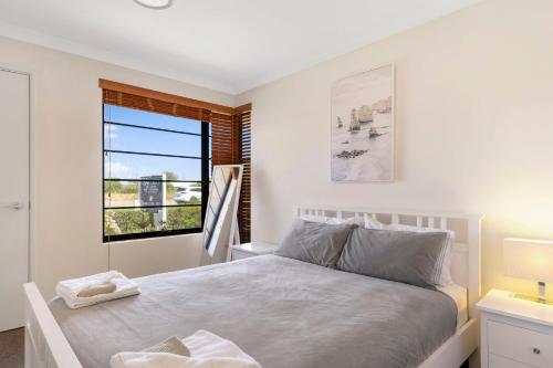 Una cama o camas en una habitación de Baudins of Busselton Bed and Breakfast - Adults only