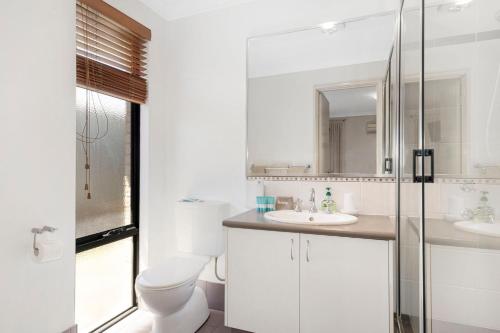 Un baño de Baudins of Busselton Bed and Breakfast - Adults only