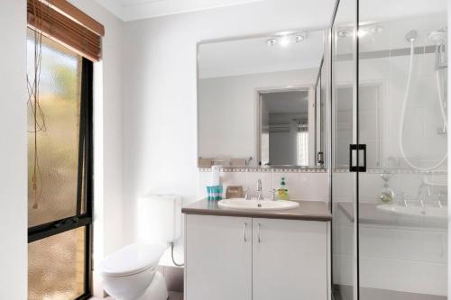 Un baño de Baudins of Busselton Bed and Breakfast - Adults only