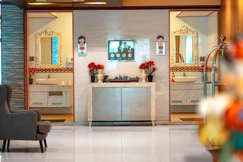 a bathroom with two sinks and two mirrors at Blue Sky Residence Airport in Ban Bang Phli Yai