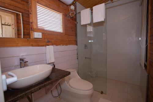 Ένα μπάνιο στο Dallas Beach Resorts Ashvem Beach