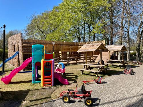 Children's play area sa Hestkær Family Rooms Summer Camp