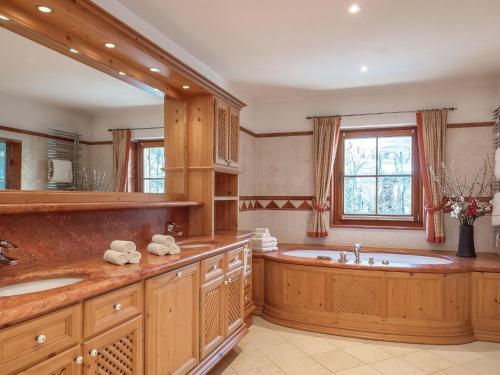 A bathroom at Luxurious chalet in St Johann in Tirol near Kitzbühel