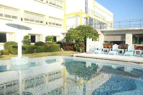 a swimming pool in front of a building at Lovestar Lakeside Hotel - Starlight Building in Hengchun
