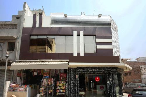 a building with a store in front of it at Super OYO Hotel Rich Inn in Amritsar