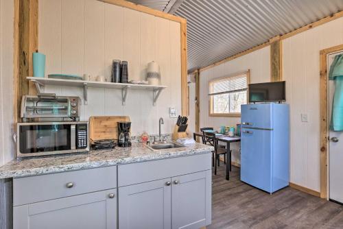 Cozy Studio Cabin in Tallassee with Water View!