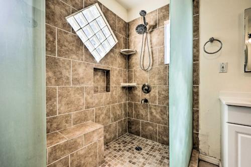baño con ducha y puerta de cristal en Santa Barbara Home with Private Outdoor Pool! en Santa Bárbara