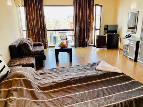 Gallery image of At the American's Hotel in Pomorie