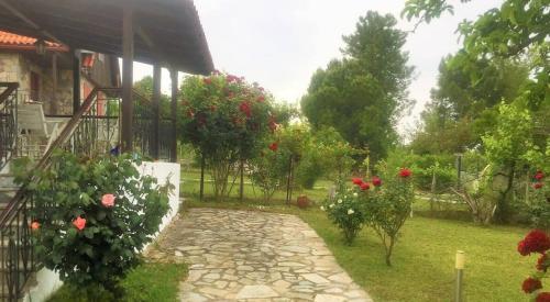 Gallery image of KATERINA'S HOLIDAY HOME in Kriopigi