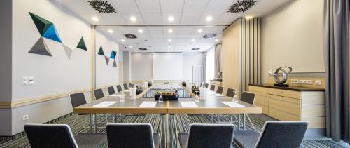 a conference room with a long table and chairs at Holiday Inn Express München Messe by IHG in Feldkirchen