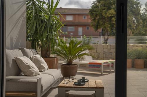 A seating area at Prime Spanish Holidays - Marina Bay Apartment