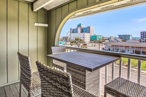 Balkón nebo terasa v ubytování Cozy Carolina Beach Condo with Ocean Views!