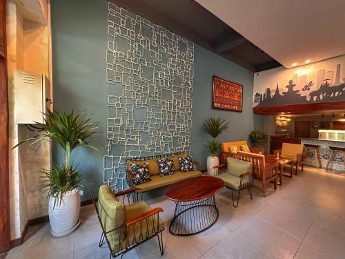 Gallery image of Monsoon Riverside Hotel in Phnom Penh