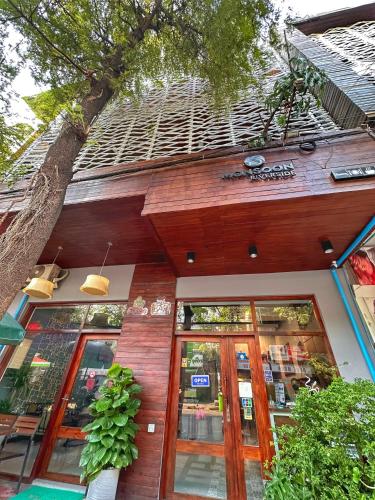 Gallery image of Monsoon Riverside Hotel in Phnom Penh