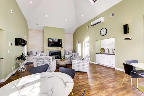 Φωτογραφία από το άλμπουμ του Lovely Norwich Villa with Shared Amenities! σε Norwich