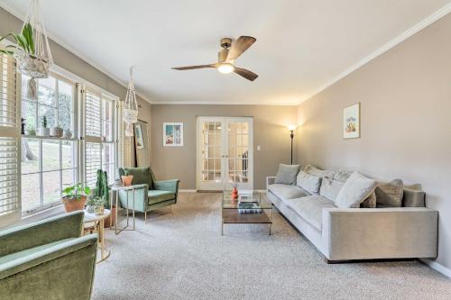 Φωτογραφία από το άλμπουμ του Spacious Stone Mountain Home with Fire Pit σε Stone Mountain