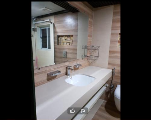 Bilik mandi di Hotel Al Subtaini