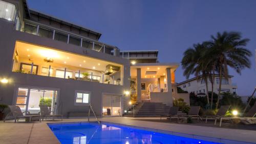 11 on Fairway Beach Villa