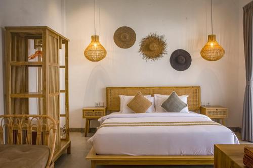 Postel nebo postele na pokoji v ubytování Kintsugi Private Villa Mandalika