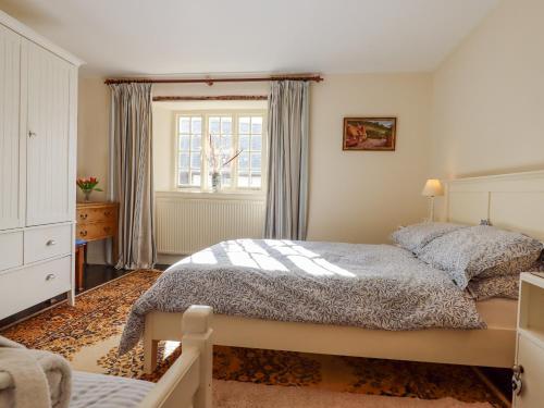 Postel nebo postele na pokoji v ubytování Bodkin Cottage