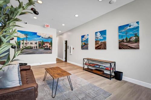 Posezení v ubytování Vista Vacation Downtown Walkable Modern Escape