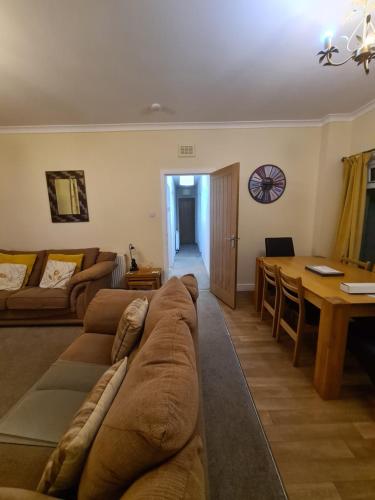 a living room with a couch and a dining room at North Face Apartment , Fort William in Torlundy