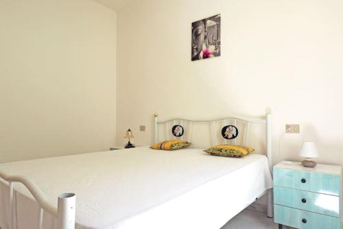 Ένα ή περισσότερα κρεβάτια σε δωμάτιο στο Bilocale Robinia 1 by Salento Affitti