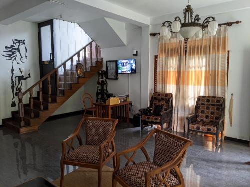 TV a/nebo společenská místnost v ubytování Serendip Villa Holiday Home Talalla Sri Lanka