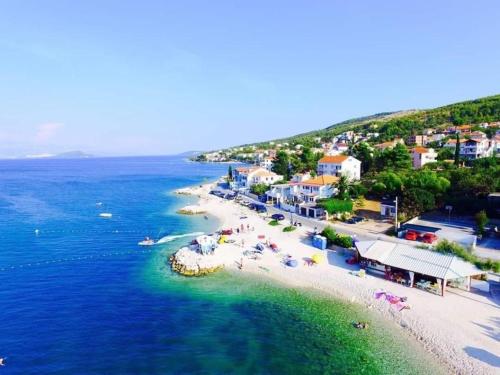 Apartment in Arbanija with sea view, balcony, air conditioning, WiFi 5138-1
