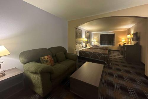 Ein Sitzbereich in der Unterkunft Super 8 by Wyndham Columbia East