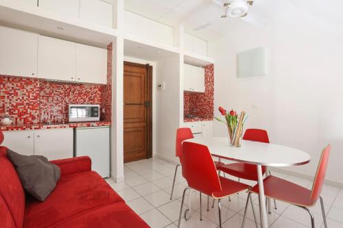 een woonkamer met een rode bank en een tafel bij Red Loft near Duomo-Hosted by Sweetstay in Florence