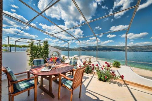 Apartment in Arbanija with sea view, terrace, air conditioning, WiFi 5138-2