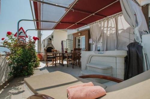 Apartment in Arbanija with sea view, terrace, air conditioning, WiFi 5138-2