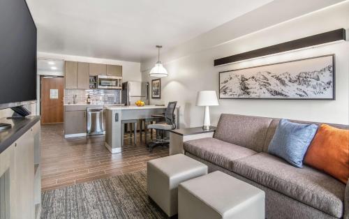 Kuchyň nebo kuchyňský kout v ubytování Hyatt House Sacramento-Midtown