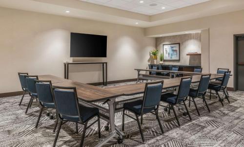 TV a/nebo společenská místnost v ubytování Hyatt House Sacramento-Midtown
