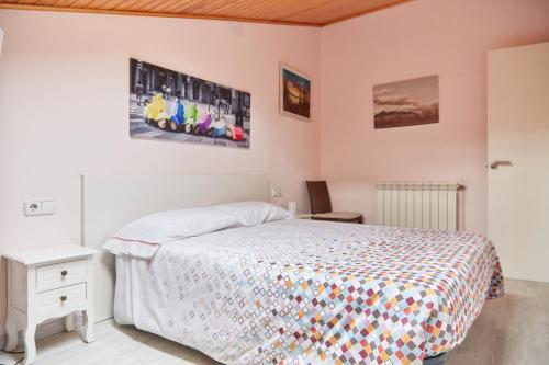 a bedroom with a bed in a room at Apartament Tremp in Tremp