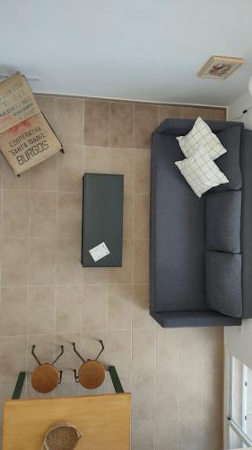 a view of a living room with a couch at La Cultureta in Segura de León