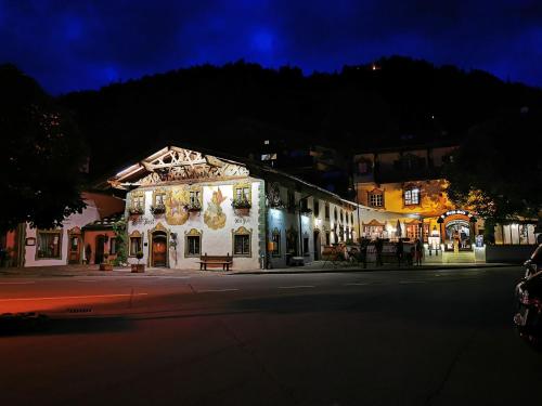 a building on a city street at night at Gasthof & Hotel Zur Post in Wallgau