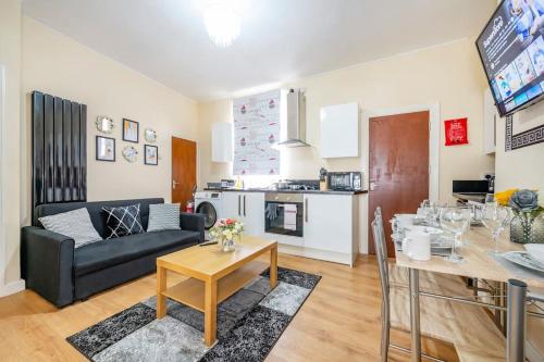 Η κουζίνα ή μικρή κουζίνα στο *1va* ground floor apartment setup for your most amazing & relaxed stay + Free Parking + Free Fast WiFi *