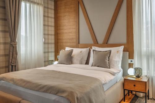 コラシンにあるMODERN MOUNTAIN IIのベッドルーム(白い枕の大型ベッド1台付)