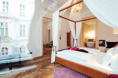 Postel nebo postele na pokoji v ubytování Hollmann Beletage Design & Boutique Hotel