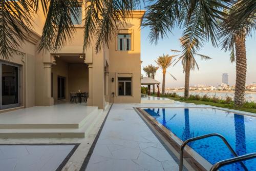Maison Privee - Exclusive Villa with Private Pool, Garden & Beach