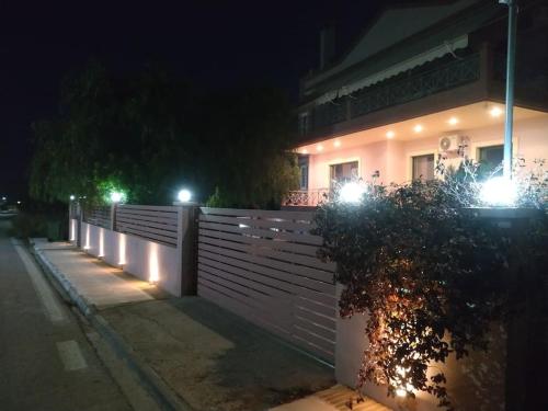 Το κτήριο όπου στεγάζεται  η παραθεριστική κατοικία